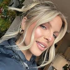 Shannon Callender's Instagram, Twitter & Facebook