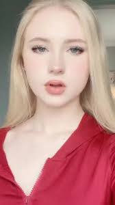 Anabelle Harris's Instagram, Twitter & Facebook