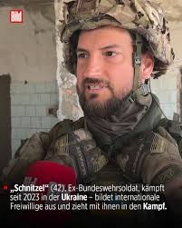 Seit mehr als drei Jahren führt Russland einen brutalen Angriffskrieg gegen  die Ukraine. Rund 20 Prozent des Landes sind besetzt, Hunderttausende  Menschen sind gestorben, die meisten davon Soldaten. In Deutschland wächst  die