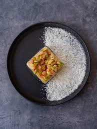 Rhabarber hat gerade einmal 1,4g. Rezept Griesspudding Schnitte Mit Weisser Schokolade Und Vanille Rhabarber About Fuel