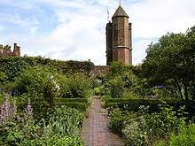 Der quadratische grundriss des rosenpavillons misst 500 x 500 zentimeter. Sissinghurst Castle Wikipedia