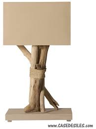 Découvrez des créations artistiques originales de lampes et meubles réalisés en bois flotté du lot, pour décorer votre maison et lui donner un charme unique. Lampe Bois Flotte Cordage Chanvre A Poser 45cm Taupe