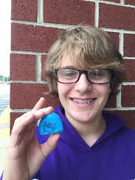 Adorable moment at Save the Bay's family aquarium