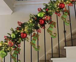 Falta poco más de un mes para una de las fiestas más importantes del año y por ello no te puedes demorar en la. Ideas Para Decorar Escaleras 75 Propuestas Para Navidad Decoracion Navidena De Escaleras Decoracion Escaleras Navidad Escalera De Navidad