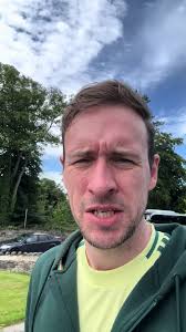 Choking in traffic… 📷 Insta: doctor_cymraeg ❎ X: @CymraegDoctor ♪ TikTok:  @doctorcymraeg 📚 Llyfrau