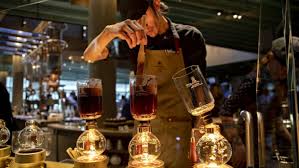 Starbucks Raises Pay For Baristas Amid Climbing U S Wages Bnn Bloomberg