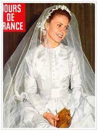 Mariage De Gersende De Sabran Ponteves Et Du Prince Jacques D Orleans Le 3 Aout 1969 Robe De Mariee Vintage Robe De Mariage Vintage Mariage Royal