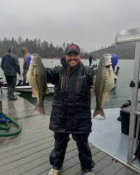 It was a snowy and wet day at Shasta, but it was great for Team Bridgford!  Joe Jr. continues to lead with one more day to go! Taj and Rachel also had