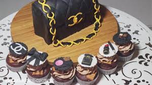 Chanel Handtasche Torte Und Cupcakes Dekorieren Mit Fondant Mademois Handtasche Torte Cupcakes Cupcakes Dekorieren