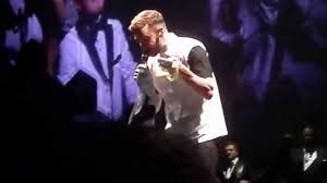 The singer and actor paid tribute to the lakers great, who died sunday at age 41 in a helicopter crash along with eight others. Justin Timberlake Is Thankful For Young Fan Barclays 12 14 14 Youtube