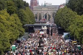 Es handele sich um eine bewohnerin eines pflegeheimes im landkreis heilbronn, teilte das gesundheitsministerium am dienstag in stuttgart mit. German Leaders Warn Of Coronavirus Resurgence Condemn Protest Politico