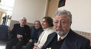 Kendisi müjdat gezen sanat merkezi'nin kurucusudur. Metin Akpinar Ile Mujdat Gezen Erdogan A Hakaretten Hapis Istemi Panorama News