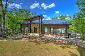 Lake of the ozarks cabin. Luxury Rental Properties Luxury Homes Condos For Sale At The Lake Of The Ozarks