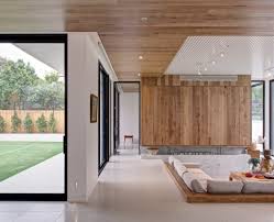 Laminaat Aan Het Plafond 51 Foto S Installatie En Plaatsing Van De Coating Hoe Het Materiaal In Een Houten Huis Te Bevestigen Succesvolle Decoratie Van De Plafondproducten