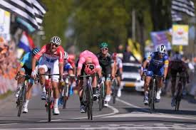 Mathieu van der poel heeft op een ongelofelijke manier de amstel gold race gewonnen. Unlikely Improbable Impossible It Happened Somehow Mathieu Van Der Poel Takes Amstel Gold Racing Alejandro Valverde Cycling Team