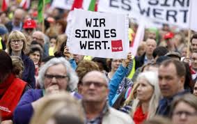 Streikaktion , die auch als arbeits streik , streik oder einfach zu schlagen , ist eine arbeitsunterbrechung, verursacht durch die masse verweigerung der mitarbeiter zu arbeiten. Streiks In Deutschland