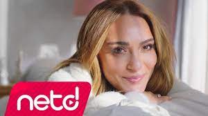 Pop tarzında eserler vermekte olup geçmişte rebetiko tarzında eserler de vermiştir. Omrum By Ziynet Sali From Turkey Popnable