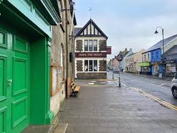 Eines der ältesten und beliebtesten schlösser sowie eine der top sehenswürdigkeiten in wales ist. Cowbridge In Sudwales Eine Der Schonsten Stadte In Wales