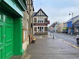 Der pembrokeshire coast path windet sich von amroth bis st. Cowbridge In Sudwales Eine Der Schonsten Stadte In Wales