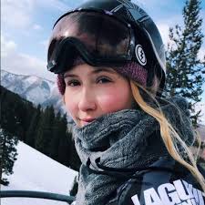 Noelle Edwards (@noelleedwards_)