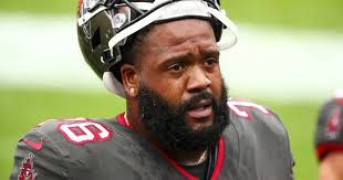 Here's a story about left tackle Donovan Smith going from an 0-10 team in  high school, to protecting Tom Brady's blind side in the Super Bowl :  r/buccaneers