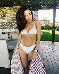 С помощью диеты и спорта она сбросила практически 20. Nastya Kamenskih Opublikovala Otkrovennoe Foto V Bikini Bez Fotoshopa