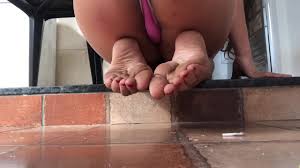 Mostrando meus pezinhos 34 sujinhos de terra do interior do estado