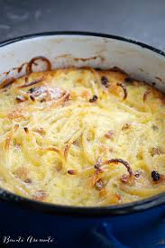 De asemenea daca aveti paste de mai multe feluri ramase prin dulapul de la bucatarie atunci sunt numai bune de amestecat si facut o budinca dulce sau sarata. Spaghete Cu Branza Dulce Si Stafide La Cuptor