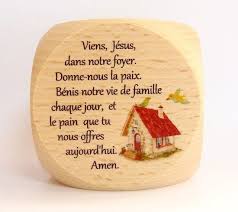 Un De En Bois Avec Sur Chaque Face Une Priere De Benediction Des Repas Une Maniere Simple Et Conviviale De Fa Priere Priere De Benediction Prieres Chretiennes