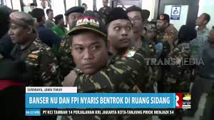 #banser #nahdatululama #jokowi #kpk #novelbaswedan. Banser Nu Dan Fpi Nyaris Bentrok Di Ruang Sidang Youtube