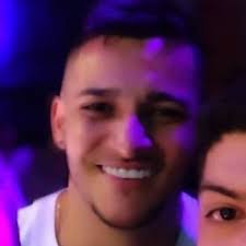 Se um macaco acumulasse mais bananas do que ele pode comer, enquanto a  maioria dos macacos passasse fome, cientistas estudariam esse macaco pra  entender o que estava errado. Quando humanos fazem isso,