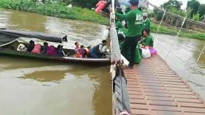 Jamaah Haul Guru Sekumpul Via Sungai Diminta Berhati Hati Jejakrekam Com