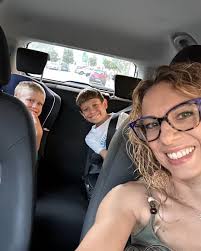 Auguri a chi ama, accoglie, protegge e guida. Mamma è chi ci cresce con il  cuore.” Auguri a tutte le mamme💖