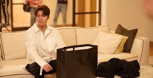 His family consists of his mother, father, and one older sister. South Korean Actor Lee Min Ho Arrives In Vancouver To Film Apple Tv S Pachinko News