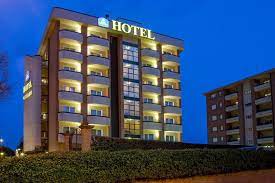 Diploma media superiore, lingua italiana e madrelingua russa sono automunita, socievole, buona esperienza di lavoro in team, capacità relazionabili, buona presenza e portamento, disponibile ai turni. Lavoro Nei Best Western Hotels La Catena Assume Nuovo Personale In Tutta Italia Lavoro Subito