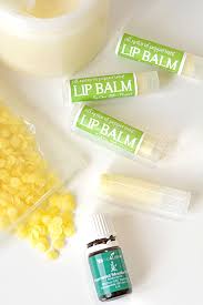 easy homemade lip balm in 5 minutes