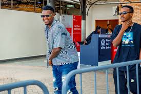 Amashirakinyoma ku kuba Bruce Melodie yarahuriye na The Ben muri studiyo  bikarangira indirimbo idakozwe