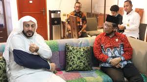 Mengenal syekh ali jaber lebih dekat. Mahfud Md Kenang Kebersamaan Dengan Syekh Ali Jaber