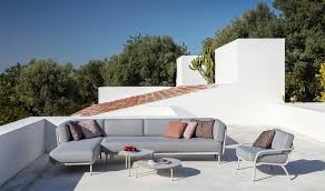 Jun 28, 2021 · le salon de jardin malaga de la marque tectake est livré avec sa housse de protection, 10 personnes pourront s'installer autour de la table. Salon De Jardin Bas Design Luxe Baza Starling