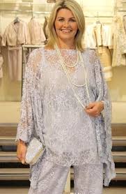 Pin By Hasnira On Elderly Women Fashion In 2020 Mother Of The Bride Suits Mother Of The Groom Suits Mother Of The Bride Plus Size