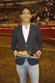Toros y Ciudad. Rivera acaricia la perfección, Morelli enamora, Manolo  Castañeda ofrece el mejor y vibrante tercio de banderillas y dos grandes  sustos con variado encierro de Miguel Gutierrez - Tendido7