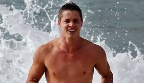 Johnny ruffo was born in balcatta, western australia, to parents jill and pascoe ruffo. Home And Away Star Johnny Ruffo Diagnosed With Aggressive Brain Cancer Gaybuzzer