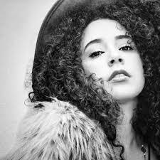 Linda Luz's Instagram, Twitter & Facebook