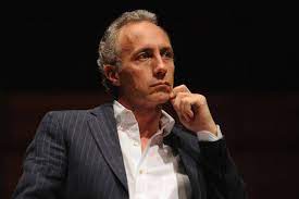 Il giornalista è sposato con isabella travaglio , e dalla moglie ha avuto due figli con cui ha uno splendido rapporto: Marco Travaglio Dramma Sfiorato Per Sua Figlia Elisa