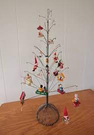 Vintage Metal Christmas Tree Wire Display Stand Etsy Xmas Tree Stands Metal Christmas Tree Creative Christmas Trees