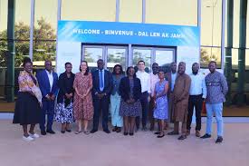 In Dakar 🇸🇳, WHO and Gates Foundation are aligning efforts to strengthen  data use for public health action. Discussions focus on defining shared  priorities, identifying pilot countries and agreeing on measurable outcomes