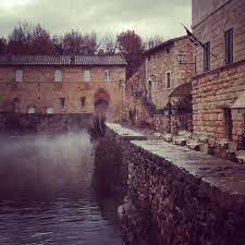 Bagno Vignoni Thermal Baths In Tuscany Tuscany Thermal Bath Winter Getaway