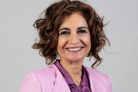 La futura candidata del PSOE que viene a palos. Y saben por qué??? Cuando  Sánchez se tomó los 5 días, hubo una comida entre los designados a  sucederle, entre ellos la Montero,