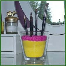 Generell sollte kosmetik immer kühl und trocken gelagert werden. Diy Bastelidee Make Up Pinsel Stylisch Und Praktisch Aufbewahren Basteln Mit Dem Bastelmagazin Alles Rund Ums Basteln Wir Lieben Selbermachen