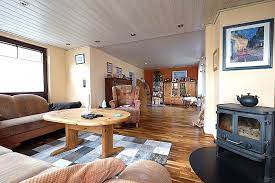 Das wohnzimmer ist das zimmer einer wohnung oder eines wohnhauses, in dem sich die bewohner in vielen fällen am häufigsten aufhalten. Holzdecke Im Wohnzimmer Mit Plameco Renoviert Siegen
